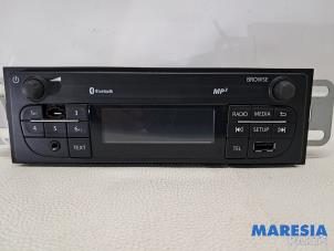 Gebruikte Radio Renault Trafic (1FL/2FL/3FL/4FL) 1.6 dCi 125 Twin Turbo Prijs € 121,00 Inclusief btw aangeboden door Maresia Parts