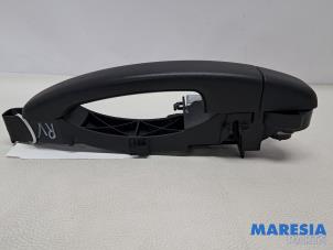 Gebruikte Deurgreep 2Deurs rechts Renault Trafic (1FL/2FL/3FL/4FL) 1.6 dCi 125 Twin Turbo Prijs € 90,75 Inclusief btw aangeboden door Maresia Parts