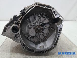 Gebruikte Versnellingsbak Renault Scénic III (JZ) 1.6 16V Prijs € 299,00 Margeregeling aangeboden door Maresia Parts