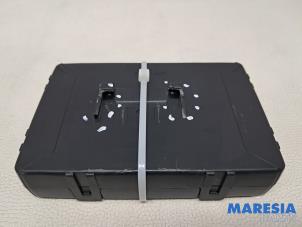 Gebruikte Telefoon Module Renault Captur (2R) 1.2 TCE 16V EDC Prijs € 30,00 Margeregeling aangeboden door Maresia Parts