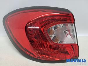 Gebruikte Achterlicht links Renault Captur (2R) 1.2 TCE 16V EDC Prijs € 35,00 Margeregeling aangeboden door Maresia Parts