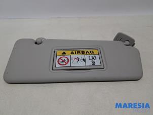 Gebruikte Zonneklep Renault Captur (2R) 1.2 TCE 16V EDC Prijs € 19,99 Margeregeling aangeboden door Maresia Parts