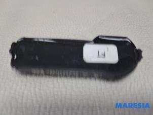 Gebruikte Bandenspanningsensor Peugeot 3008 I (0U/HU) 1.6 16V THP 150 Prijs € 20,00 Margeregeling aangeboden door Maresia Parts