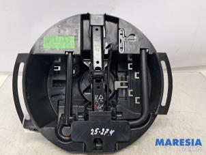 Gebruikte Krik Renault Scénic II (JM) 1.6 16V Prijs op aanvraag aangeboden door Maresia Parts