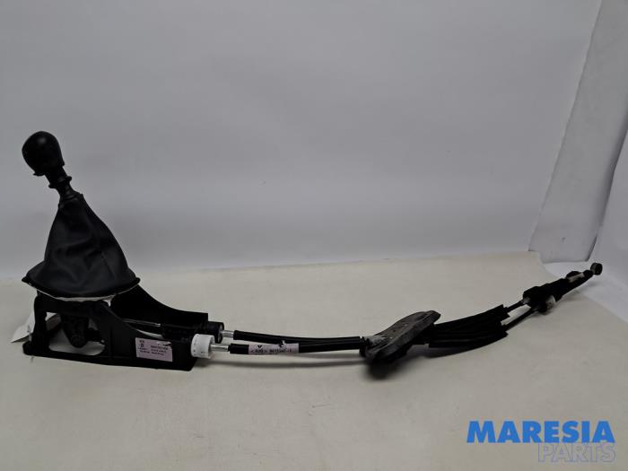 Gebruikte Versnellingspook Renault Scénic III (JZ) 1.6 16V Prijs € 60,00 Margeregeling aangeboden door Maresia Parts