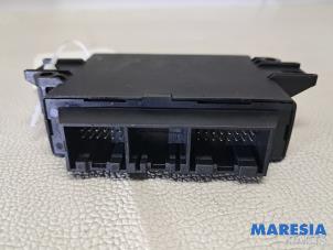 Gebruikte PDC Module Renault Scénic III (JZ) 1.6 16V Prijs € 40,00 Margeregeling aangeboden door Maresia Parts