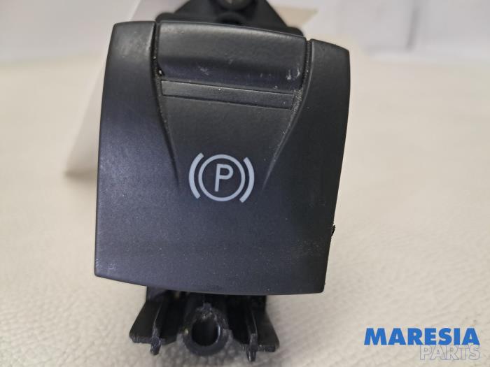 Gebruikte Handrem schakelaar Renault Scénic III (JZ) 1.6 16V Prijs € 14,99 Margeregeling aangeboden door Maresia Parts