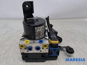 Gebruikte ABS Pomp Renault Scénic III (JZ) 1.6 16V Prijs € 325,00 Margeregeling aangeboden door Maresia Parts
