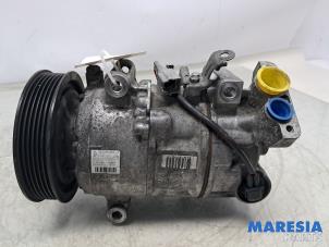 Gebruikte Pomp Airco Renault Scénic III (JZ) 1.6 16V Prijs € 150,00 Margeregeling aangeboden door Maresia Parts