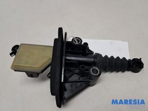 Gebruikte Koppeling Hoofd Cilinder Renault Megane IV (RFBB) 1.2 Energy TCE 130 Prijs € 99,99 Margeregeling aangeboden door Maresia Parts