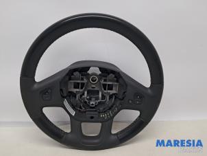 Gebruikte Stuurwiel Renault Trafic (1FL/2FL/3FL/4FL) 1.6 dCi 145 Twin Turbo Prijs € 151,24 Inclusief btw aangeboden door Maresia Parts