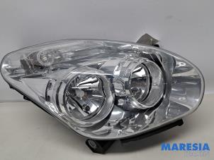 Gebruikte Koplamp rechts Opel Combo 1.3 CDTI 16V Prijs € 121,00 Inclusief btw aangeboden door Maresia Parts