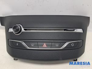 Gebruikte Radiobedienings paneel Peugeot 308 (L3/L8/LB/LH/LP) 1.6 16V THP Prijs € 39,99 Margeregeling aangeboden door Maresia Parts