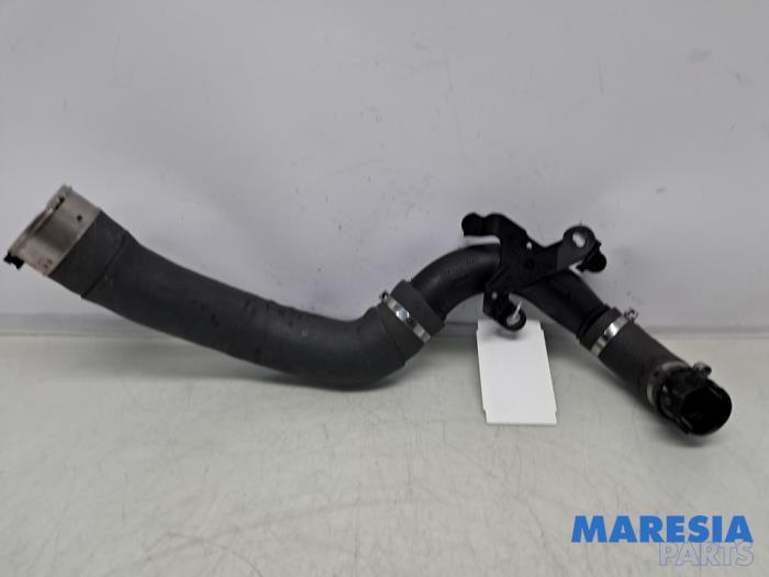 Gebruikte Intercooler Slang Renault Megane IV (RFBB) 1.2 Energy TCE 130 Prijs € 100,00 Margeregeling aangeboden door Maresia Parts
