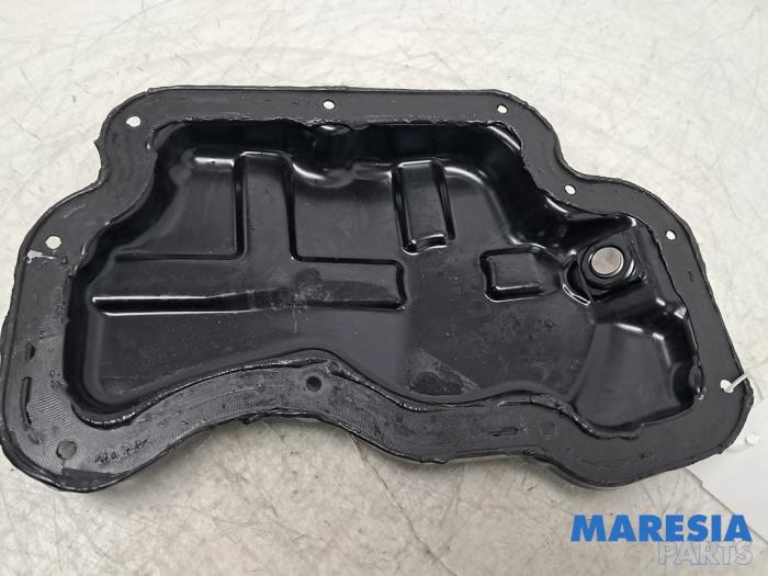 Gebruikte Carterpan Renault Clio V (RJAB) 1.0 TCe 100 12V Prijs € 25,00 Margeregeling aangeboden door Maresia Parts