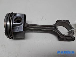 Gebruikte Zuiger Renault Megane III Grandtour (KZ) 1.2 16V TCE 115 Prijs € 75,00 Margeregeling aangeboden door Maresia Parts