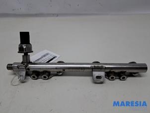 Gebruikte Injector brug Renault Megane III Grandtour (KZ) 1.2 16V TCE 115 Prijs € 35,00 Margeregeling aangeboden door Maresia Parts
