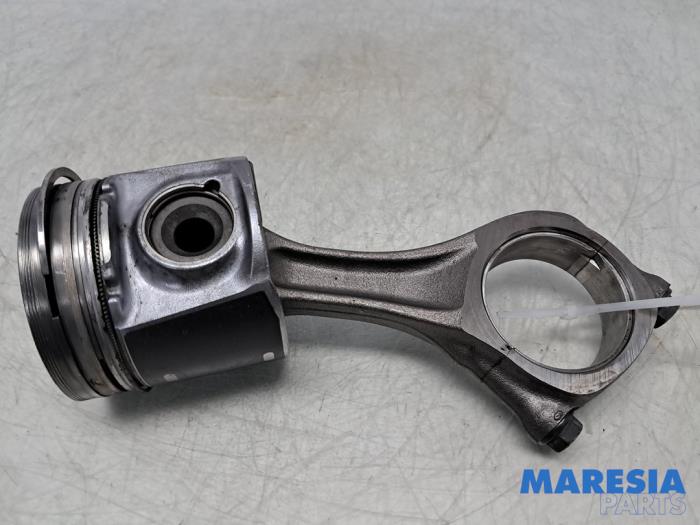 Gebruikte Drijfstang Fiat Ducato (250) 2.3 D 120 Multijet Prijs € 119,79 Inclusief btw aangeboden door Maresia Parts