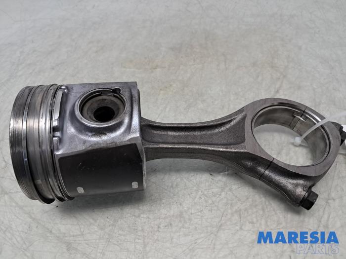 Gebruikte Drijfstang Fiat Ducato (250) 2.3 D 120 Multijet Prijs € 119,79 Inclusief btw aangeboden door Maresia Parts