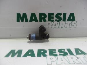 Gebruikte Injector (benzine injectie) Renault Kangoo (KC) 1.6 16V Prijs € 20,00 Margeregeling aangeboden door Maresia Parts