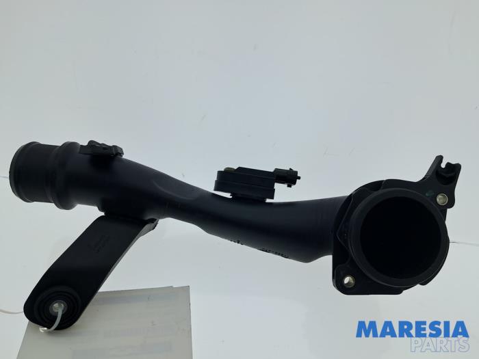 Gebruikte Intercooler Buis Fiat 500C (312) 0.9 TwinAir 85 Prijs € 40,00 Margeregeling aangeboden door Maresia Parts