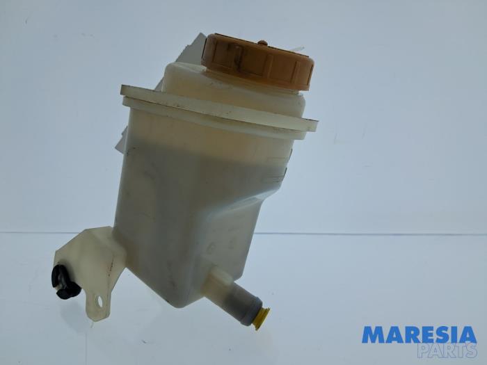 Gebruikte Servo Oliereservoir Opel Combo 1.3 CDTI 16V Prijs € 15,13 Inclusief btw aangeboden door Maresia Parts