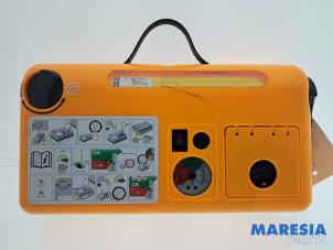 Gebruikte Reparatieset banden Peugeot 208 I (CA/CC/CK/CL) 1.6 e-HDi FAP Prijs € 35,00 Margeregeling aangeboden door Maresia Parts