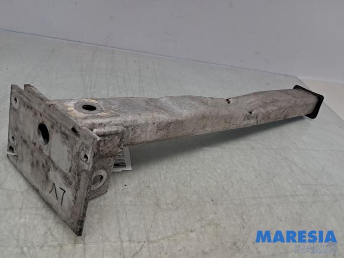 Gebruikte Frontdeel steun Peugeot 308 SW (4E/H) 1.6 16V THP 150 Prijs € 25,00 Margeregeling aangeboden door Maresia Parts