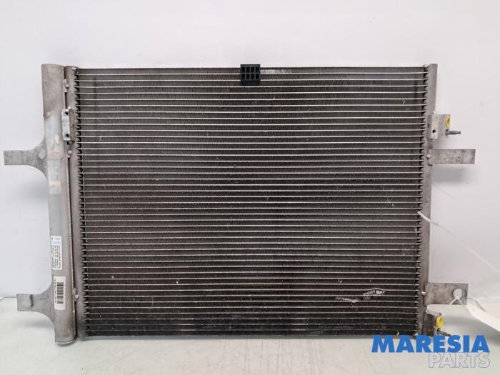 Gebruikte Airco Condensor Peugeot 3008 II (M4/MC/MJ/MR) 1.6 16V HYbrid 225 Prijs € 189,00 Margeregeling aangeboden door Maresia Parts