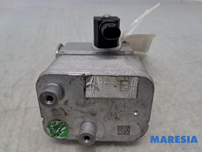 Gebruikte Airco expansieklep Peugeot 3008 II (M4/MC/MJ/MR) 1.6 16V HYbrid 225 Prijs € 39,99 Margeregeling aangeboden door Maresia Parts