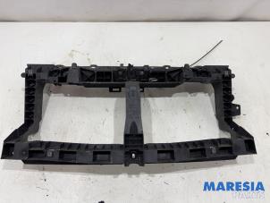 Gebruikte Frontpaneel Renault Trafic (1FL/2FL/3FL/4FL) 1.6 dCi 95 Prijs € 145,19 Inclusief btw aangeboden door Maresia Parts