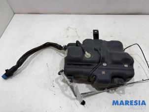Gebruikte Adblue tank Renault Trafic (1FL/2FL/3FL/4FL) 1.6 dCi 95 Prijs € 350,90 Inclusief btw aangeboden door Maresia Parts