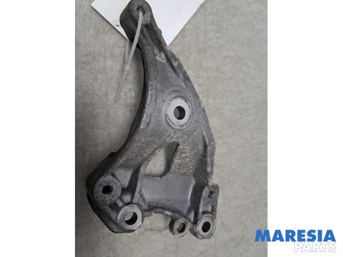 Gebruikte Dynamosteun boven Citroen C3 (SC) 1.6 16V VTi 120 Prijs € 34,98 Margeregeling aangeboden door Maresia Parts