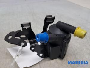 Gebruikte Extra waterpomp Peugeot 308 SW (4E/H) 1.6 16V THP 150 Prijs € 74,99 Margeregeling aangeboden door Maresia Parts