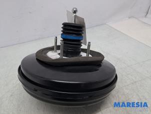 Gebruikte Rembooster Peugeot 2008 (UD/UK/UR/US/UX) 1.2 VTi 12V PureTech 100 Prijs € 49,95 Margeregeling aangeboden door Maresia Parts