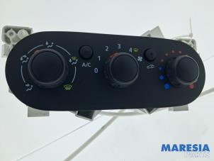 Gebruikte Chaufage Bedieningspaneel Renault Trafic (1FL/2FL/3FL/4FL) 1.6 dCi 95 Prijs € 42,35 Inclusief btw aangeboden door Maresia Parts