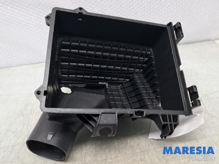 Gebruikte Luchtfilterhuis Renault Trafic (1FL/2FL/3FL/4FL) 1.6 dCi 95 Prijs € 42,34 Inclusief btw aangeboden door Maresia Parts