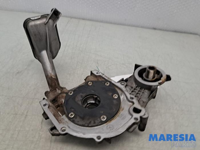 Gebruikte Oliepomp Fiat Bravo (198A) 1.4 16V Prijs € 59,99 Margeregeling aangeboden door Maresia Parts