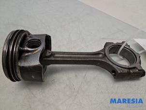 Gebruikte Drijfstang Renault Clio IV Estate/Grandtour (7R) 0.9 Energy TCE 90 12V Prijs € 50,00 Margeregeling aangeboden door Maresia Parts