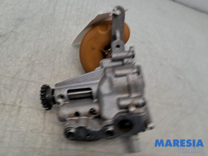 Gebruikte Oliepomp Renault Clio IV Estate/Grandtour (7R) 0.9 Energy TCE 90 12V Prijs € 40,00 Margeregeling aangeboden door Maresia Parts