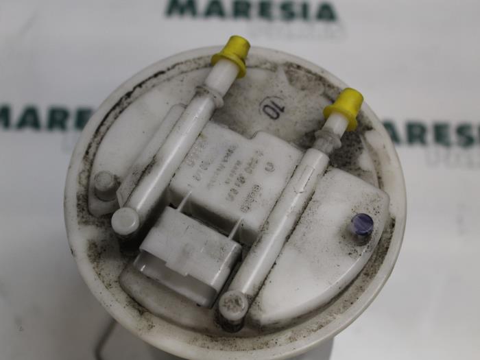 Gebruikte Tank element Pomp Fiat Bravo (198A) 1.6 JTD Multijet 105 Prijs € 40,00 Margeregeling aangeboden door Maresia Parts