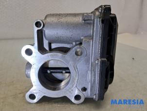 Gebruikte Gasklephuis Renault Clio IV Estate/Grandtour (7R) 0.9 Energy TCE 90 12V Prijs € 19,99 Margeregeling aangeboden door Maresia Parts