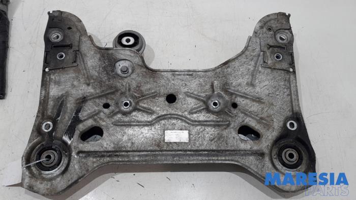 Gebruikte Subframe Renault Trafic (1FL/2FL/3FL/4FL) 2.0 dCi 16V 170 Prijs € 90,75 Inclusief btw aangeboden door Maresia Parts