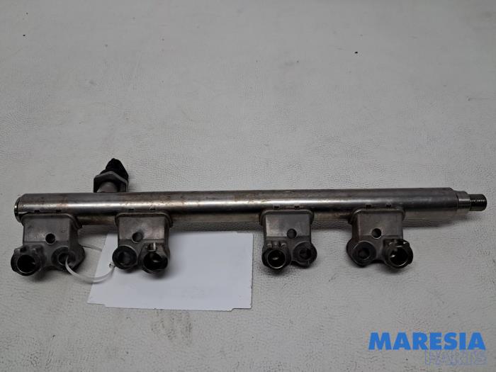 Gebruikte Injector brug Alfa Romeo 159 Sportwagon (939BX) 1.8 TBi 16V Prijs € 84,95 Margeregeling aangeboden door Maresia Parts
