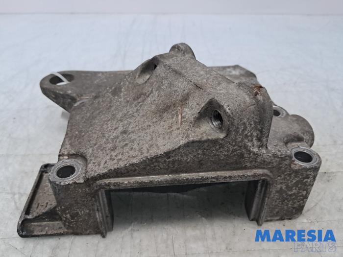 Gebruikte Distributiedeksel Renault Twingo (C06) 1.2 Prijs € 20,00 Margeregeling aangeboden door Maresia Parts