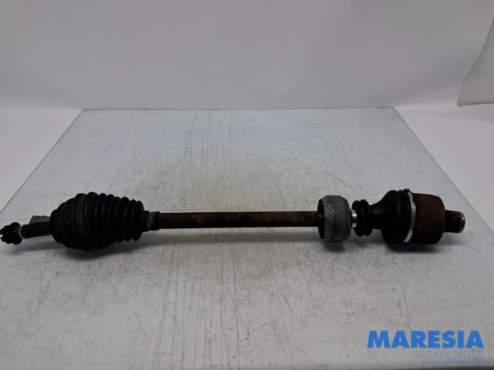 Gebruikte Aandrijfas rechts-voor Renault Twingo (C06) 1.2 Prijs € 25,00 Margeregeling aangeboden door Maresia Parts
