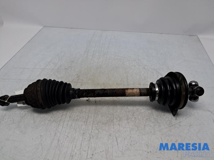 Gebruikte Aandrijfas links-voor Renault Twingo (C06) 1.2 Prijs € 25,00 Margeregeling aangeboden door Maresia Parts