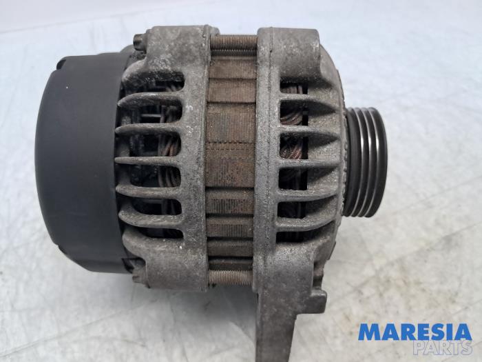 Gebruikte Dynamo Renault Twingo (C06) 1.2 Prijs € 39,00 Margeregeling aangeboden door Maresia Parts