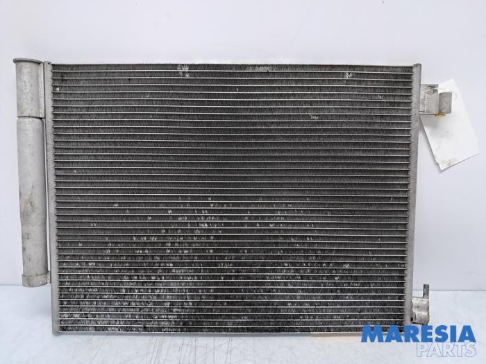 Gebruikte Airco Condensor Renault Twingo III (AH) 1.0 SCe 70 12V Prijs € 50,00 Margeregeling aangeboden door Maresia Parts