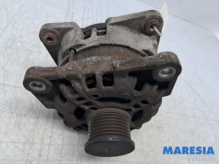 Gebruikte Dynamo Renault Twingo III (AH) 1.0 SCe 70 12V Prijs € 60,00 Margeregeling aangeboden door Maresia Parts